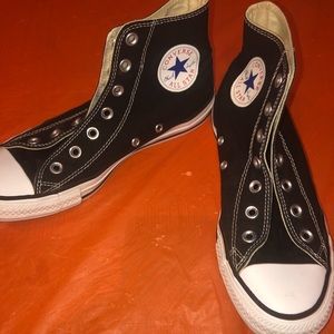 ⭐️Converse High Top Shoes⭐️